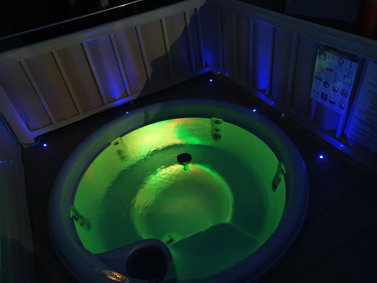 Relaxing Breaks With Hot Tub At Tattershal Lakes 3 Bedroom Таттершолл Экстерьер фото