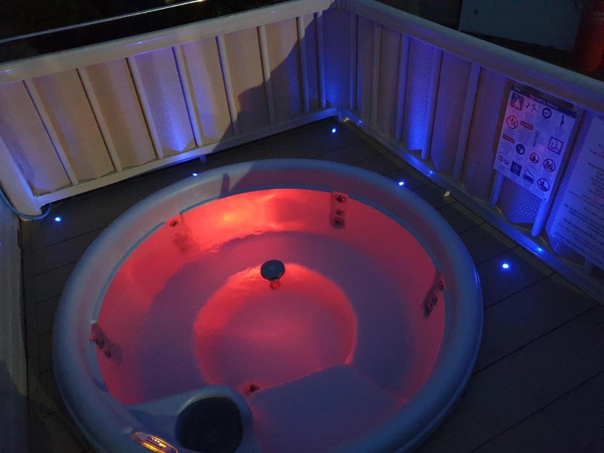 Relaxing Breaks With Hot Tub At Tattershal Lakes 3 Bedroom Таттершолл Экстерьер фото